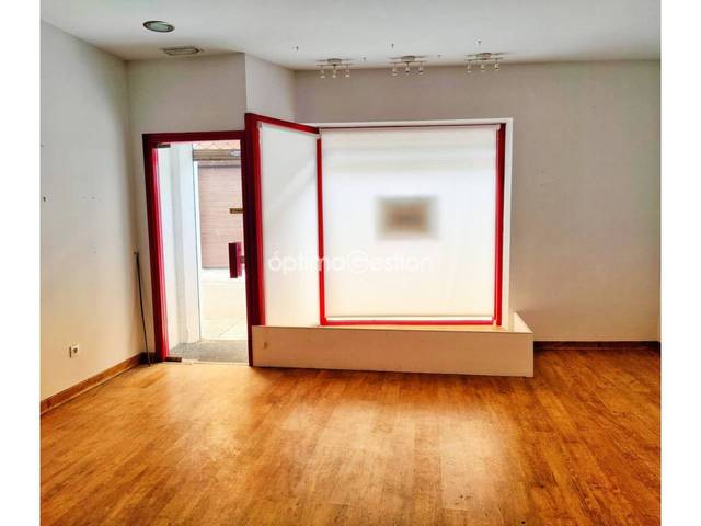 Local comercial en Alquiler en Calle Ángel Tarano en Cangas de Onís