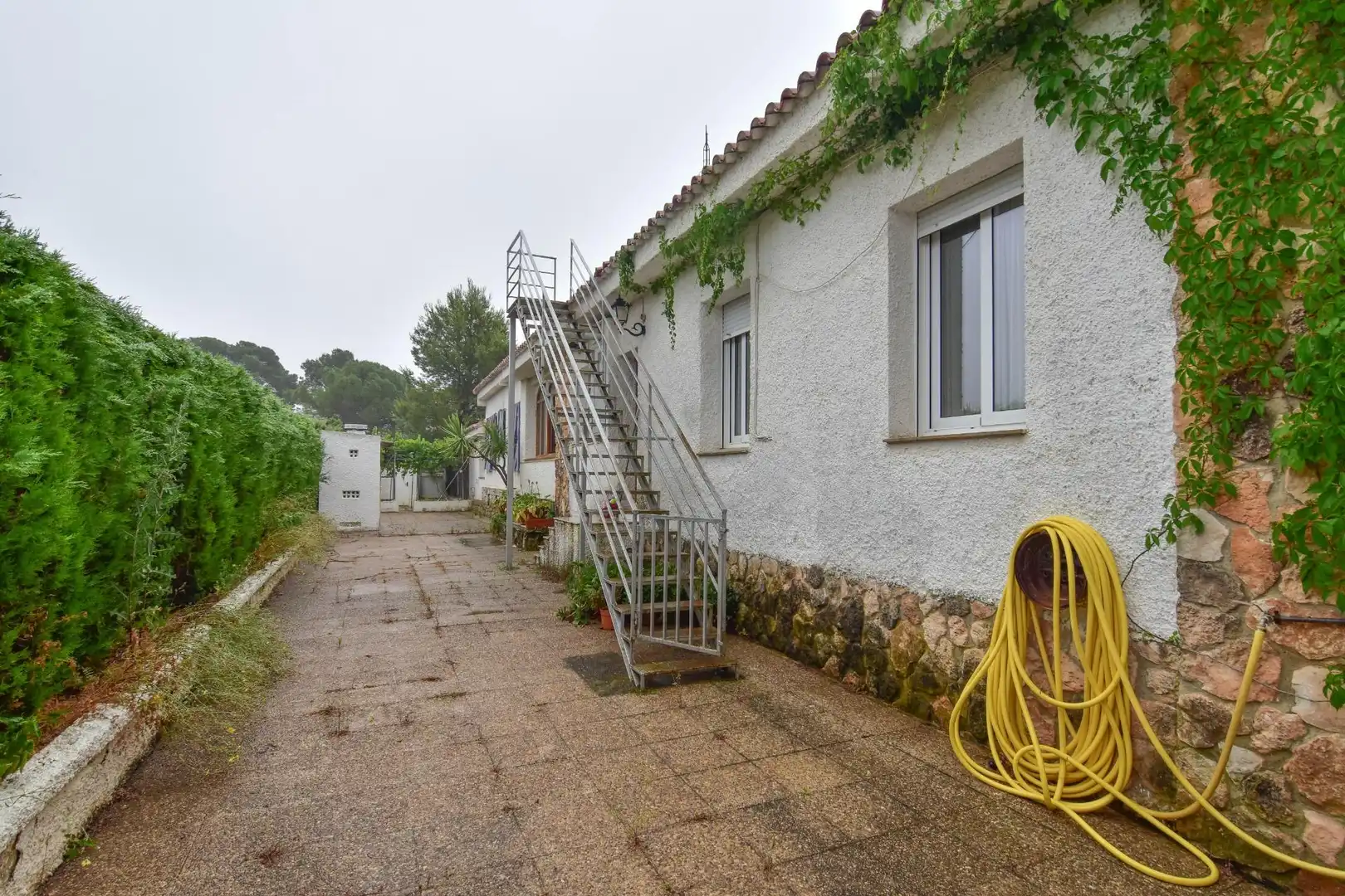 Vista exterior de Casa o xalet en venda en Torrent amb Aire condicionat, Jardí privat i Terrassa