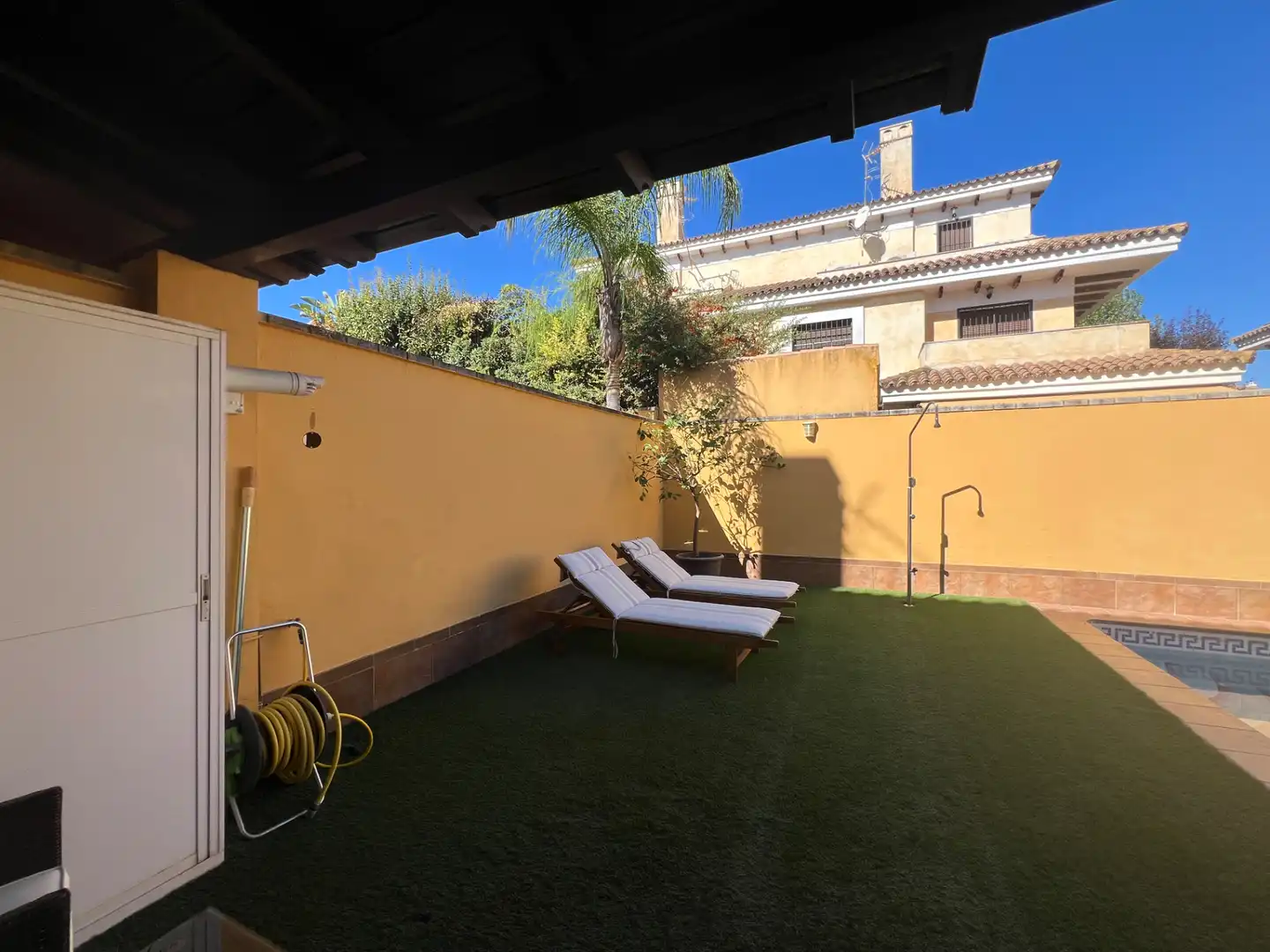 Jardí de Casa adosada en venda en Espartinas amb Aire condicionat, Calefacció i Jardí privat