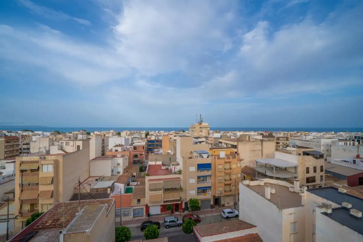 Vista exterior de Ático en venta en Guardamar del Segura con Aire acondicionado, Calefacción y Trastero