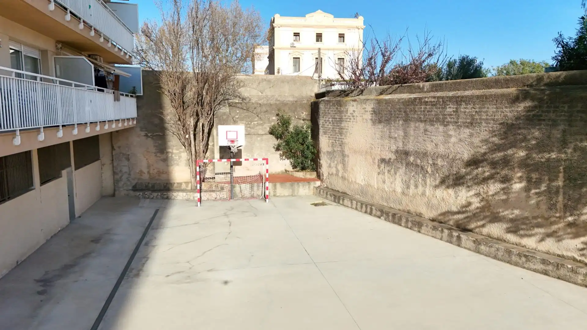 Aparcament de Pis en venda en Vilanova i la Geltrú amb Aire condicionat, Calefacció i Balcó