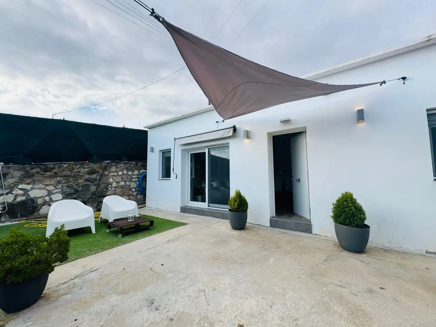 Vista exterior de Casa o xalet en venda en Mijas amb Aire condicionat, Jardí privat i Terrassa