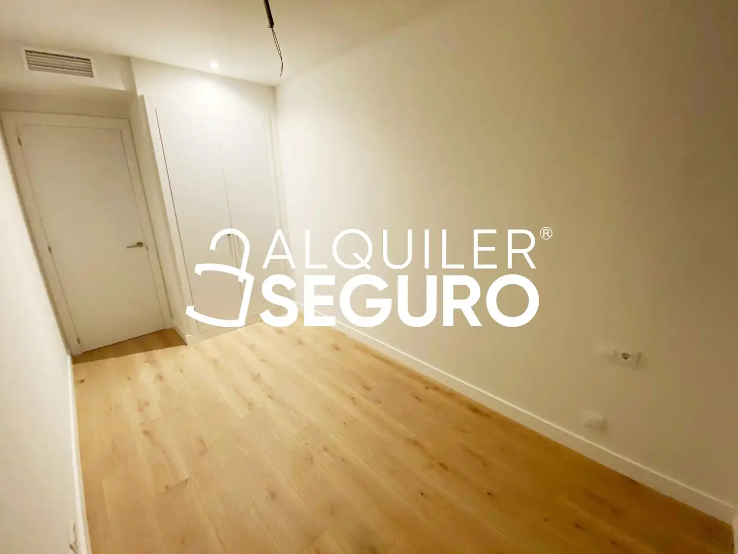Bedroom of Flat for rent in Madrid  with Air Conditioner, Heating and Terrace