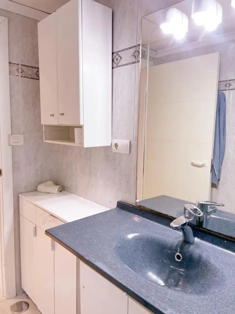 Baño de Apartamento de alquiler en Benicasim / Benicàssim con Jardín privado, Terraza y Amueblado
