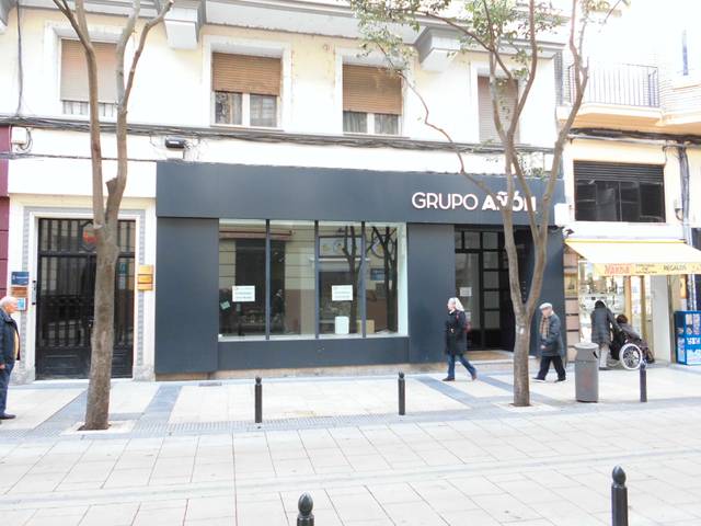 Local comercial en Venta en Calle de Don Jaime I, 47 en Alfonso