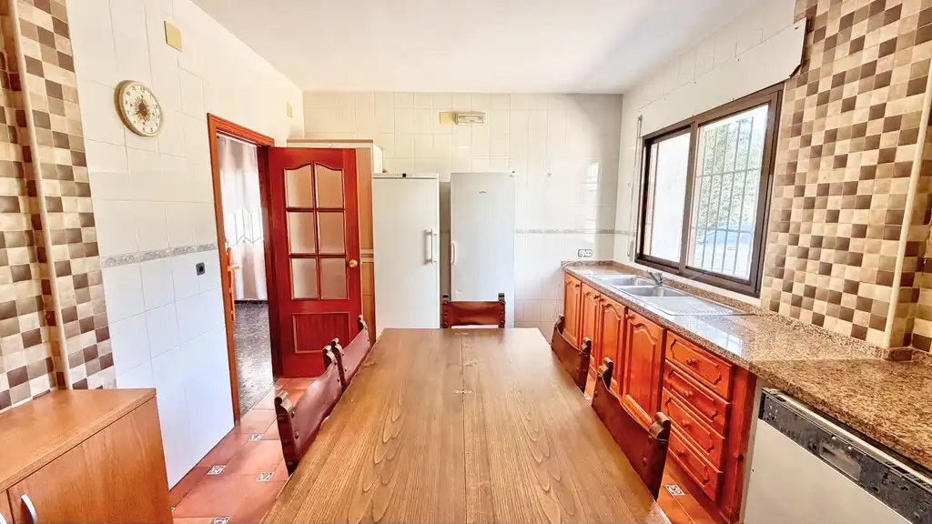 Cocina de Finca rústica en venta en Periana con Aire acondicionado, Jardín privado y Terraza