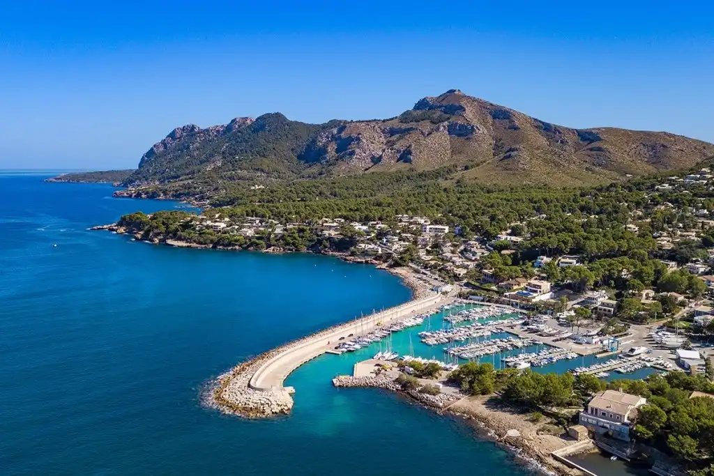 Vista exterior de Casa o xalet en venda en Alcúdia amb Aire condicionat, Calefacció i Jardí privat