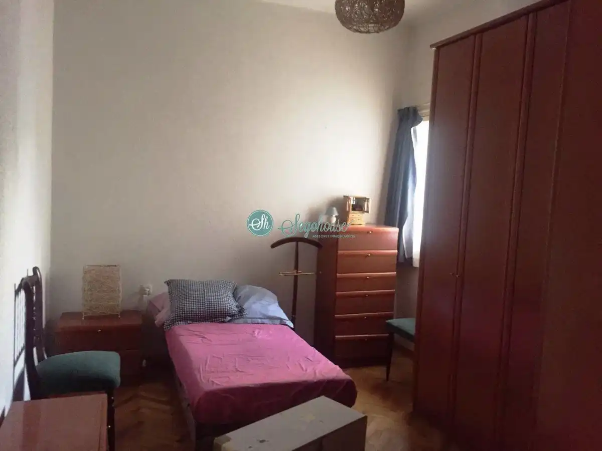 Habitación de Piso en venta en Segovia con Trastero y Balcón