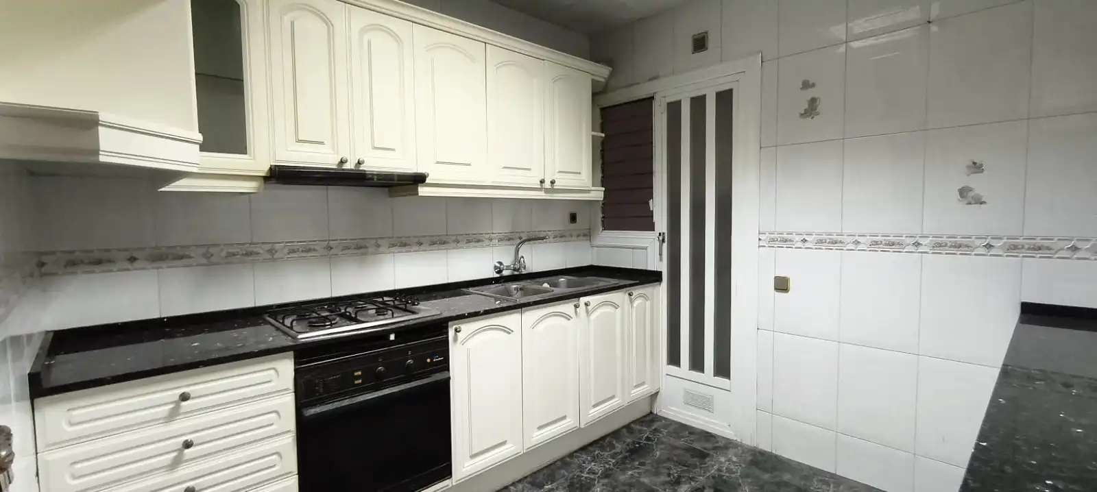 Cocina de Piso en venta en El Prat de Llobregat con Balcón