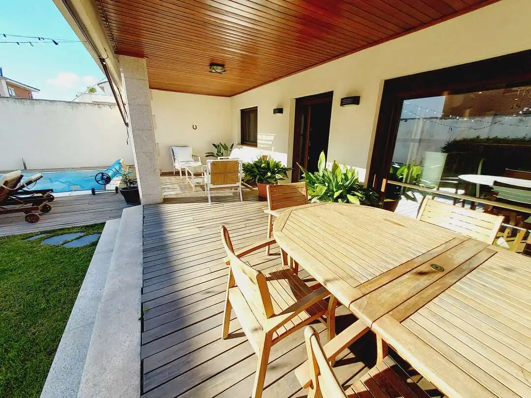 Casa amb terrassa en venda a Calle Carlos Saura