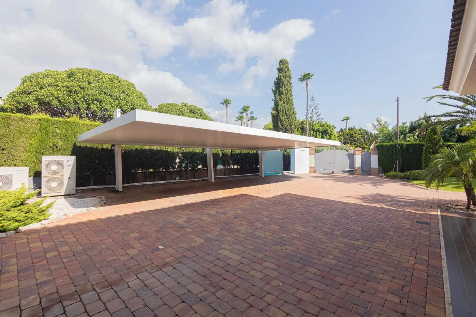 Vista exterior de Casa o chalet en venta en Elche / Elx con Aire acondicionado, Calefacción y Jardín privado