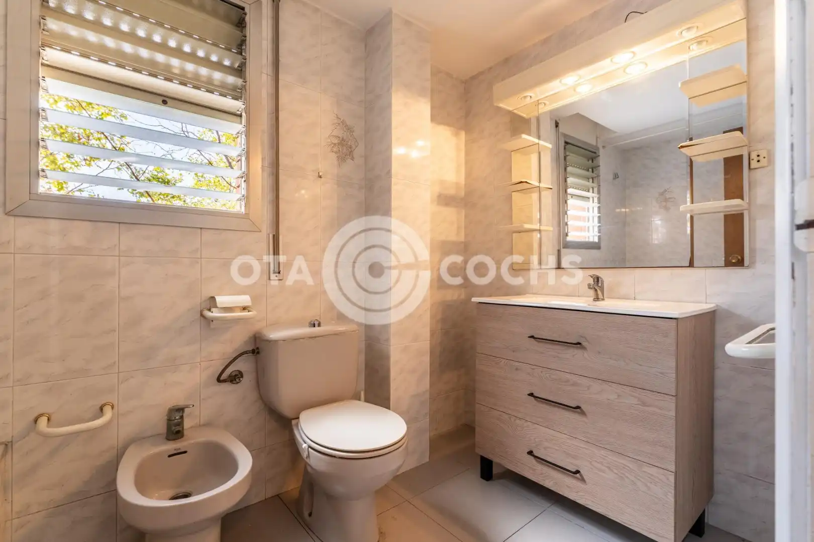 Badezimmer von Wohnung zum Verkauf in Tarragona mit Klimaanlage und Balkon