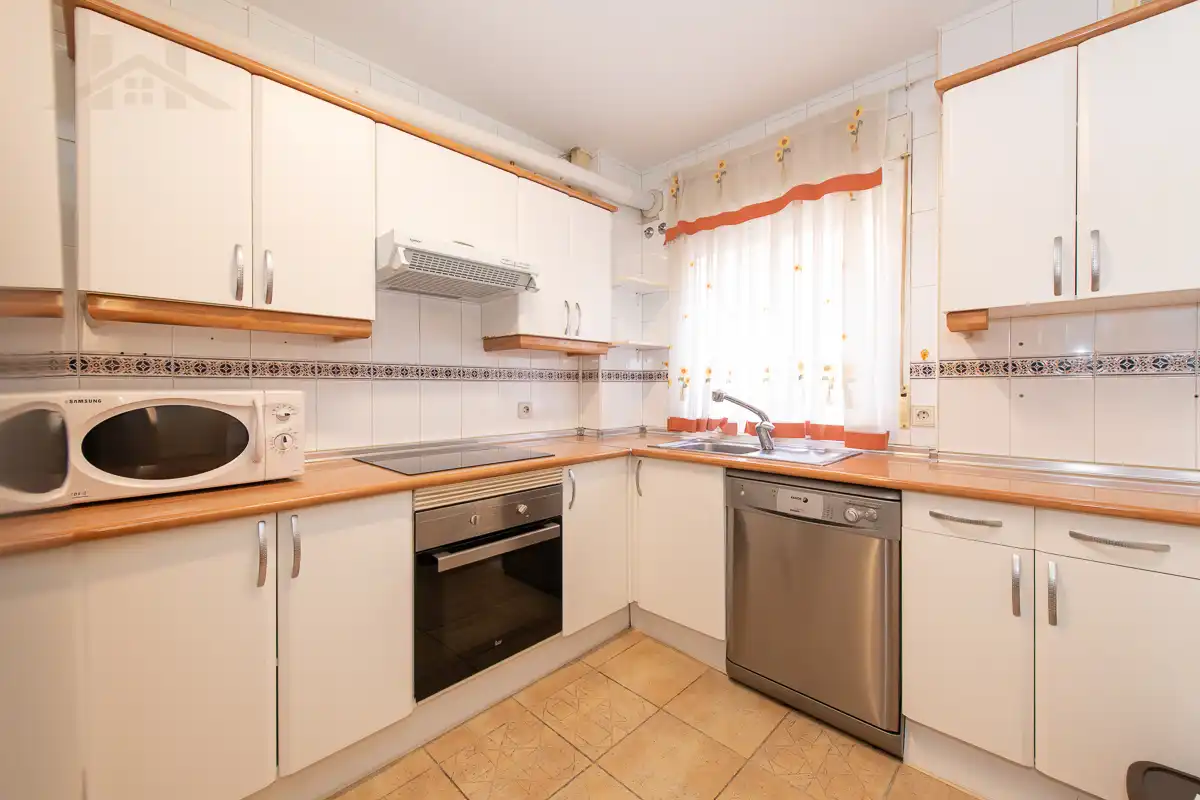Küche von Wohnung zum Verkauf in San Sebastián de los Reyes mit Klimaanlage, Heizung und Terrasse