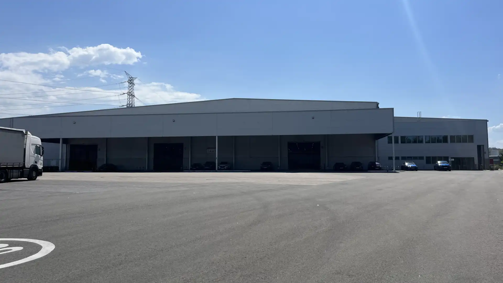 Vista exterior de Nau industrial en venda en Vitoria - Gasteiz amb Calefacció i Alarma