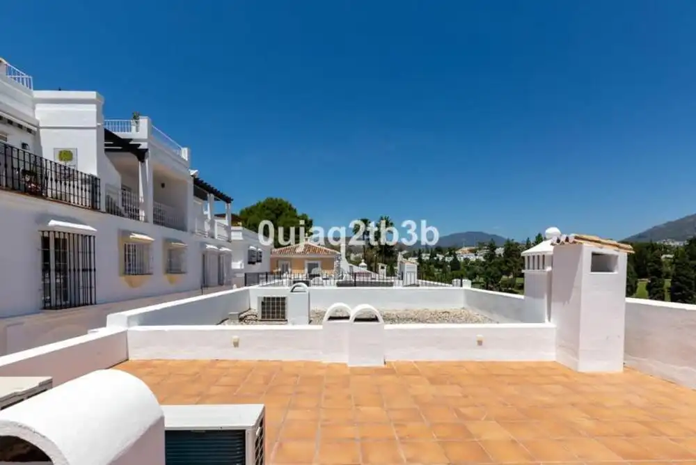 Vista exterior de Casa adosada de alquiler en Marbella con Aire acondicionado, Jardín privado y Terraza