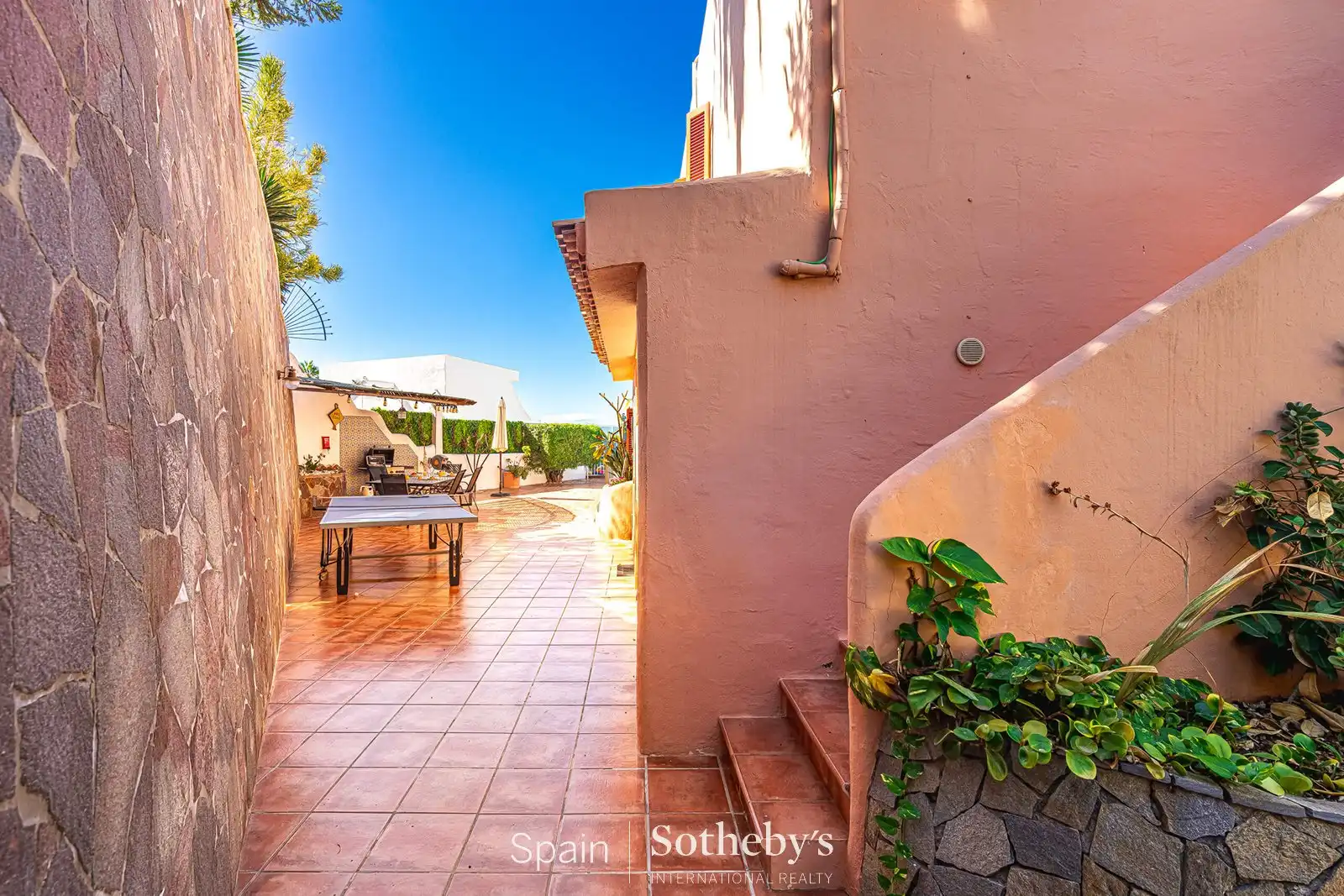 Vista exterior de Casa o xalet en venda en Adeje amb Aire condicionat, Jardí privat i Terrassa