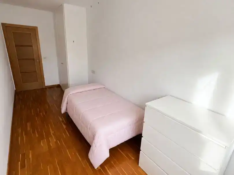 Bedroom of Flat for rent in Arteixo  with Private garden, Parquet flooring and Storage room
