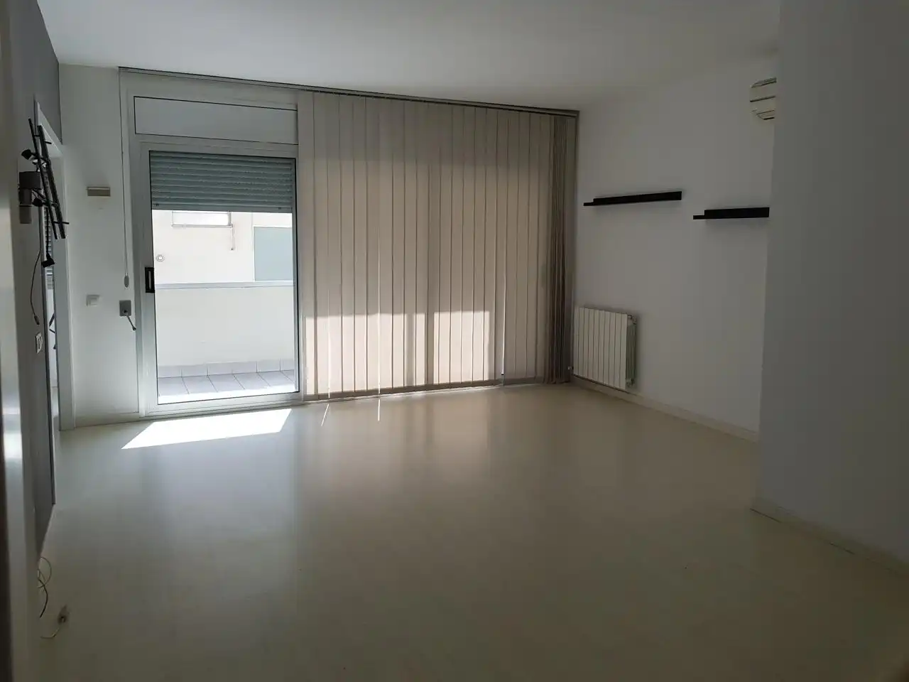 Living room of Ground floor for rent in Terrassa  with Air Conditioner and Heating