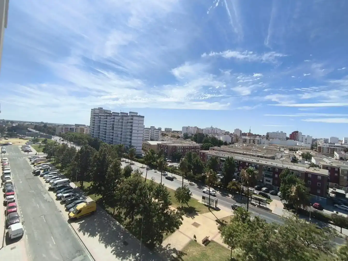 Vista exterior de Pis en venda en  Huelva Capital amb Aire condicionat, Piscina i Balcó