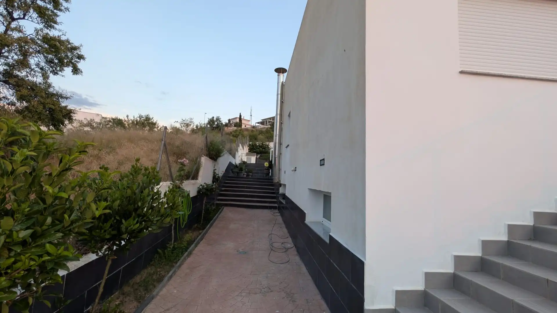Vista exterior de Casa o xalet en venda en La Zubia amb Aire condicionat, Calefacció i Jardí privat