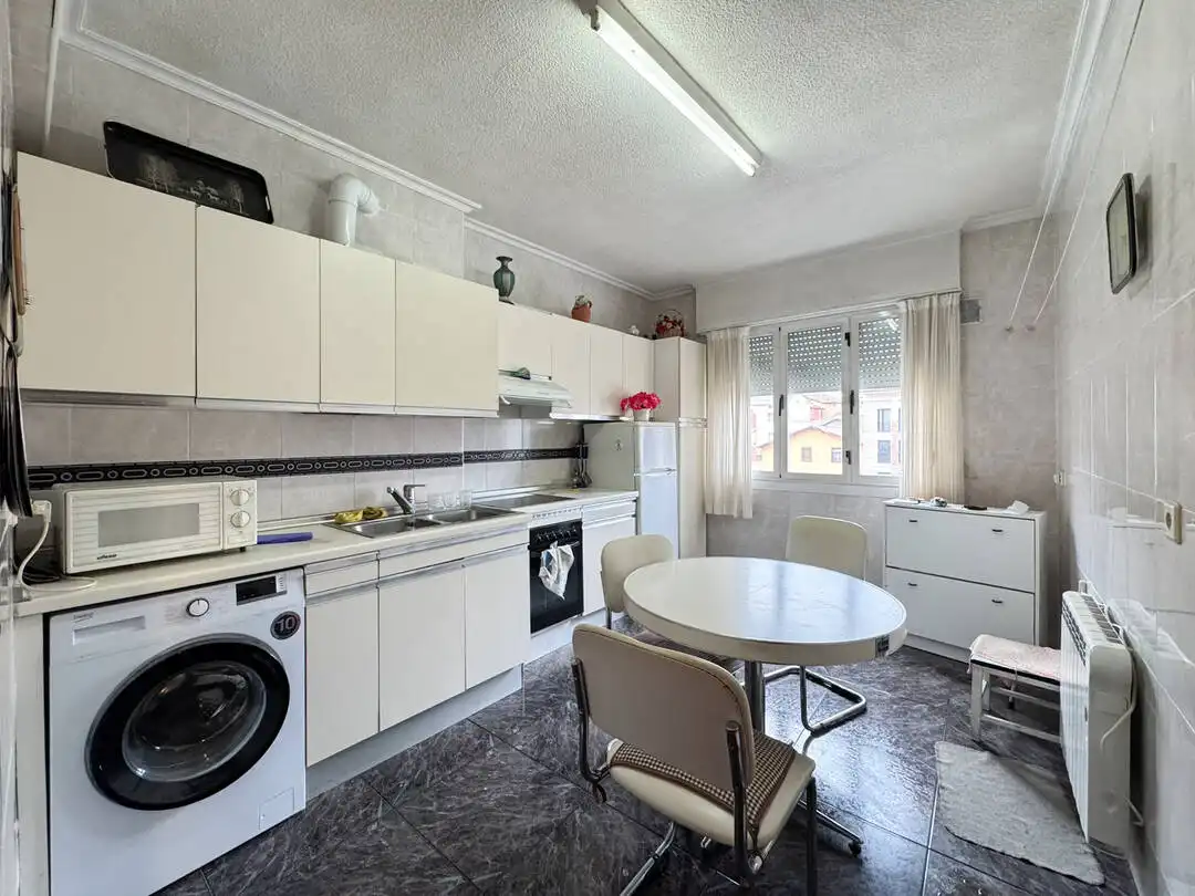 Küche von Wohnung zum Verkauf in Legazpi mit Heizung, Abstellraum und Möbliert