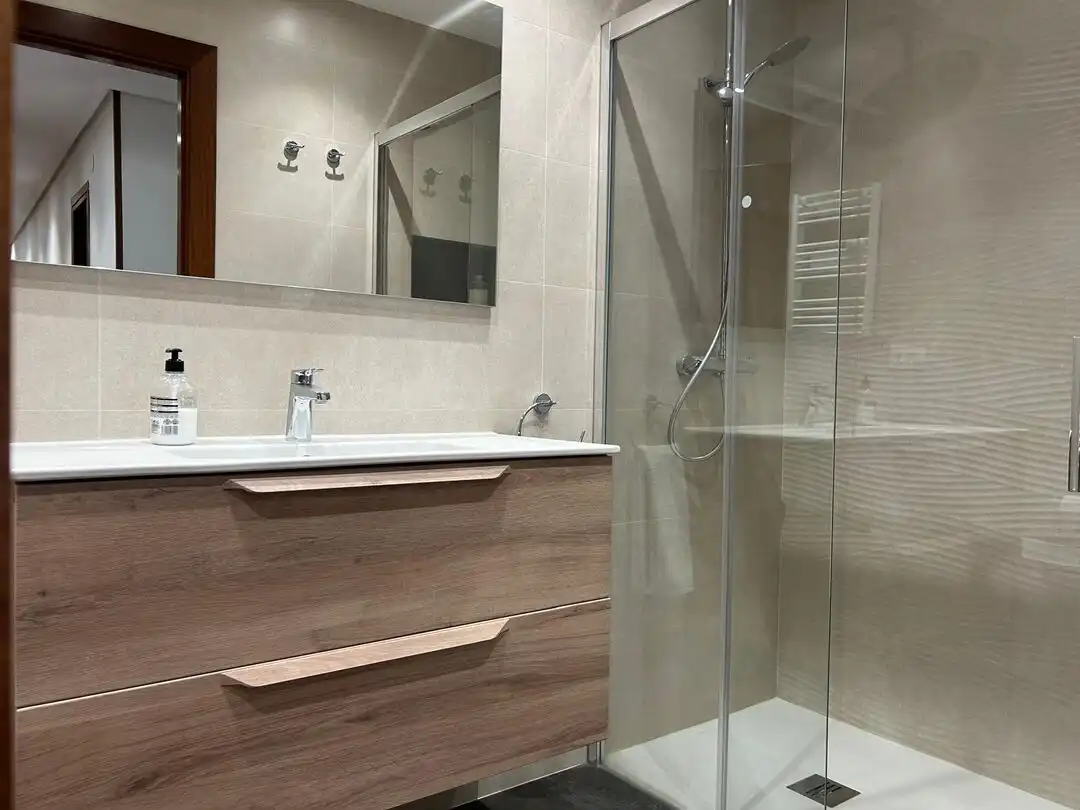 Badezimmer von Wohnung zur Miete in Vitoria - Gasteiz mit Heizung, Terrasse und Abstellraum