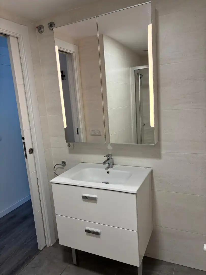 Bathroom of Flat for rent in Valencia  with Air Conditioner, Heating and Terrace