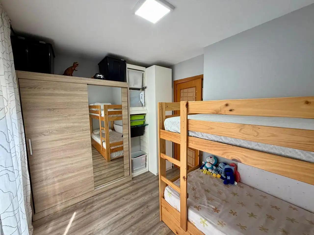 Habitación de Casa adosada en venta en Montcada i Reixac con Aire acondicionado, Calefacción y Jardín privado