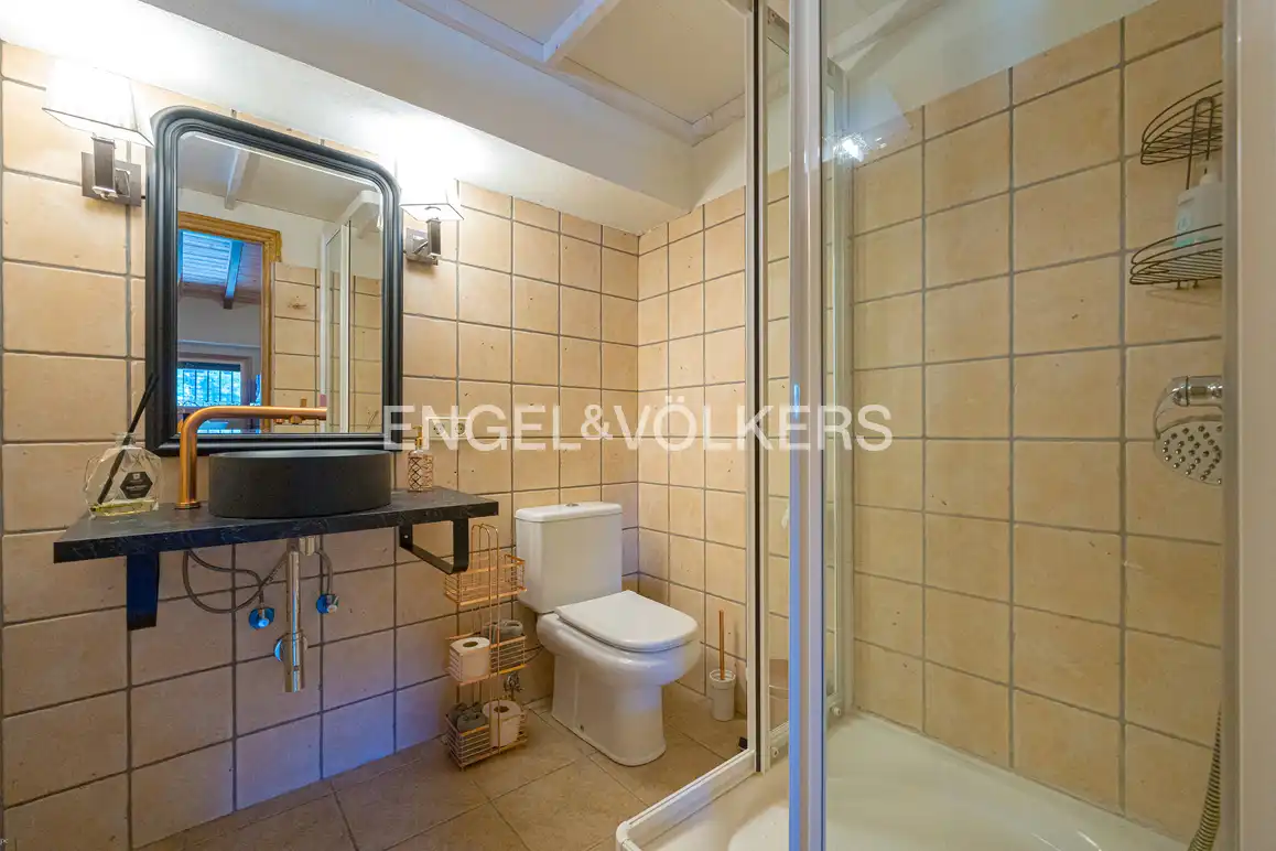 Bathroom of Houses for sale in El Castell de Guadalest  with Private garden, Swimming Pool and Jacuzzi