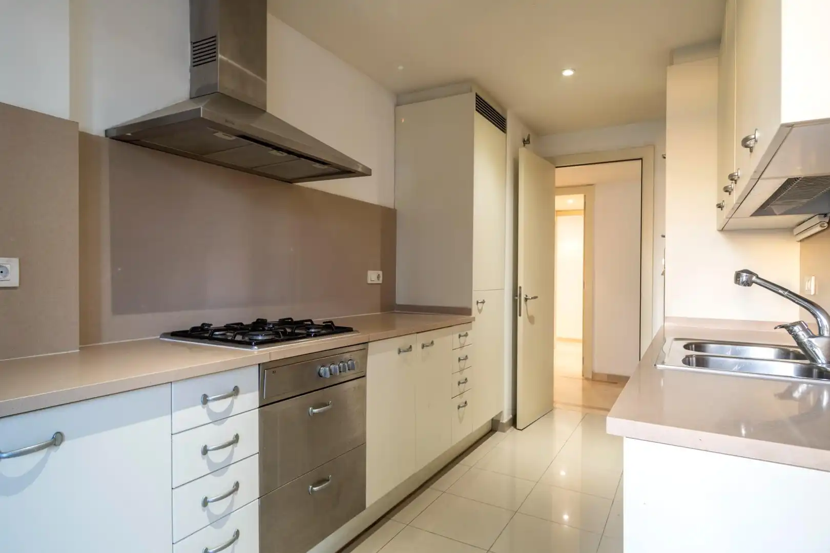 Küche von Wohnung zum Verkauf in Barcelona mit Klimaanlage, Heizung und Terrasse