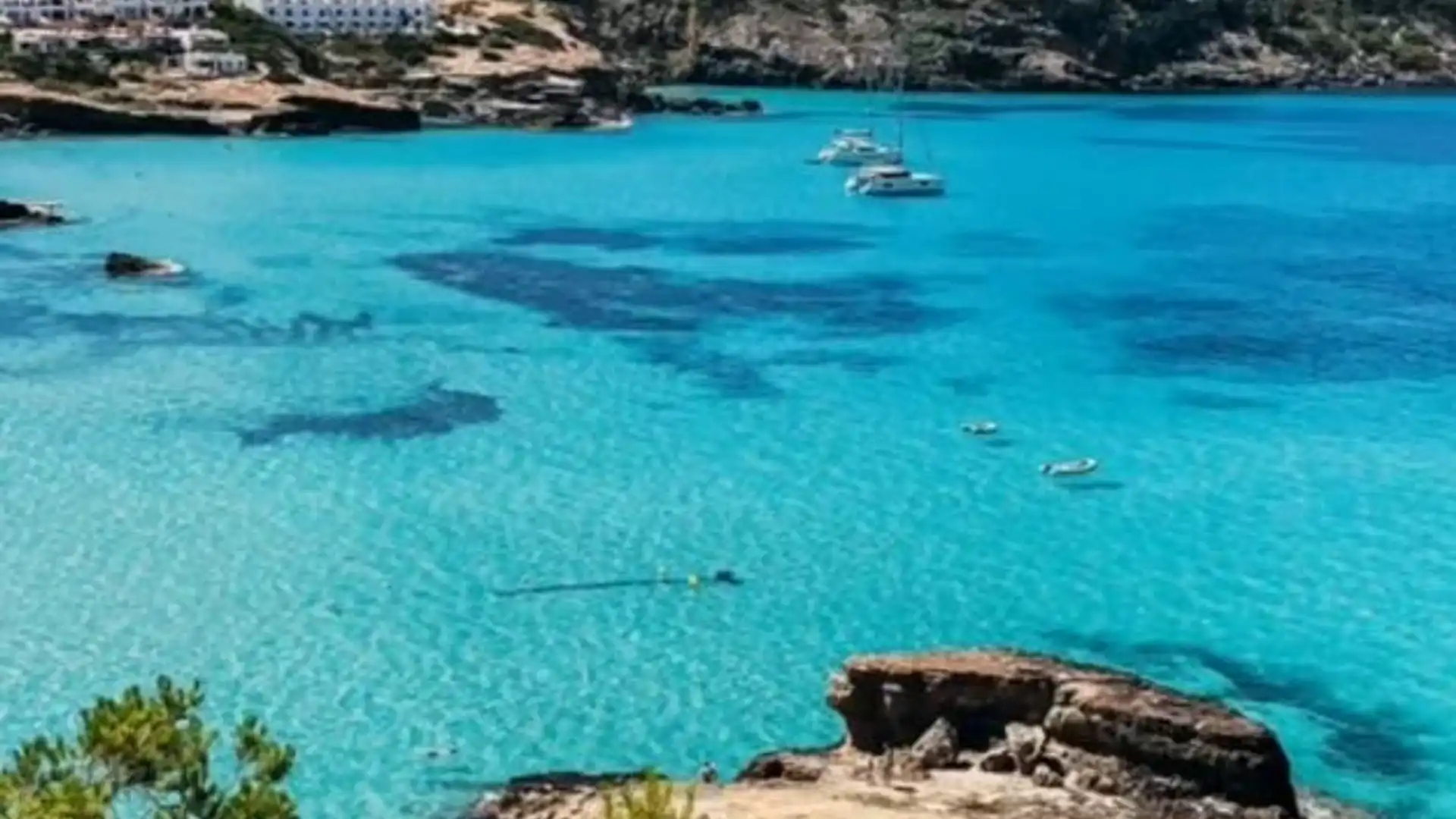 Vista exterior de Casa adosada en venda en Sant Josep de sa Talaia amb Aire condicionat i Moblat