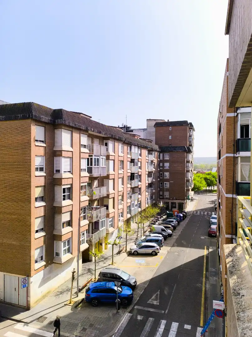 Vista exterior de Pis en venda en Palencia amb Calefacció, Terrassa i Forn