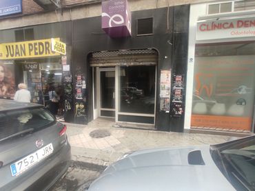 Local comercial de lloguer a Calle Trajano 8