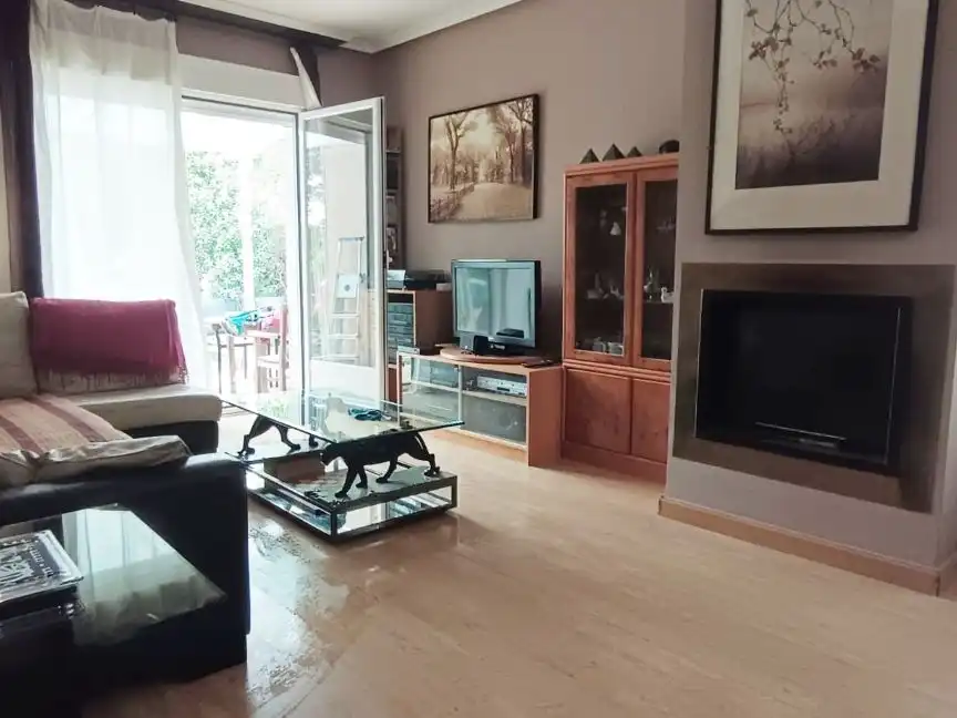 Sala d'estar de Casa o xalet en venda en Moralzarzal amb Calefacció, Jardí privat i Parquet
