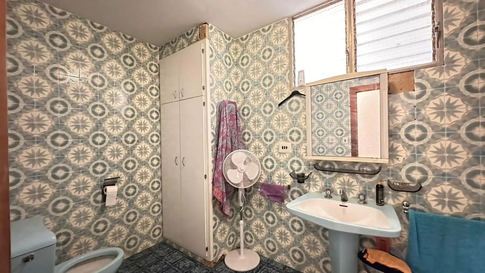 Bathroom of Houses for sale in Carlet  with Terrace, Storage room and Balcony
