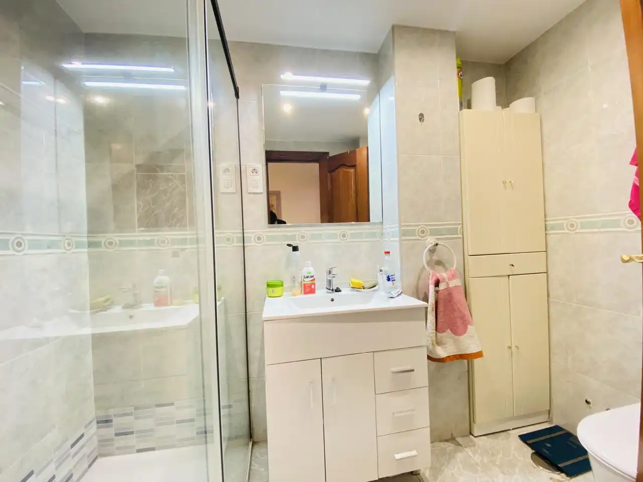 Bathroom of Flat for rent in Granada  with Air Conditioner