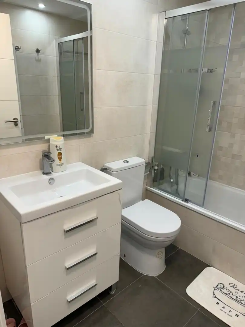 Bathroom of Flat for rent in Valencia  with Air Conditioner, Heating and Furnished