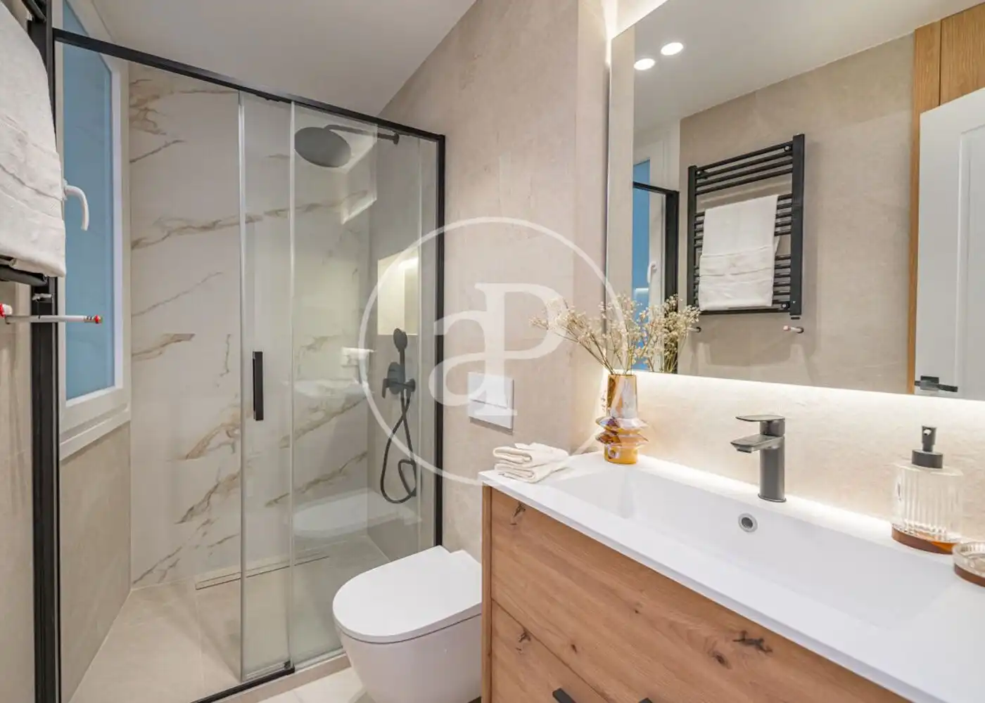 Badezimmer von Wohnung zum Verkauf in Madrid mit Klimaanlage, Heizung und Abstellraum