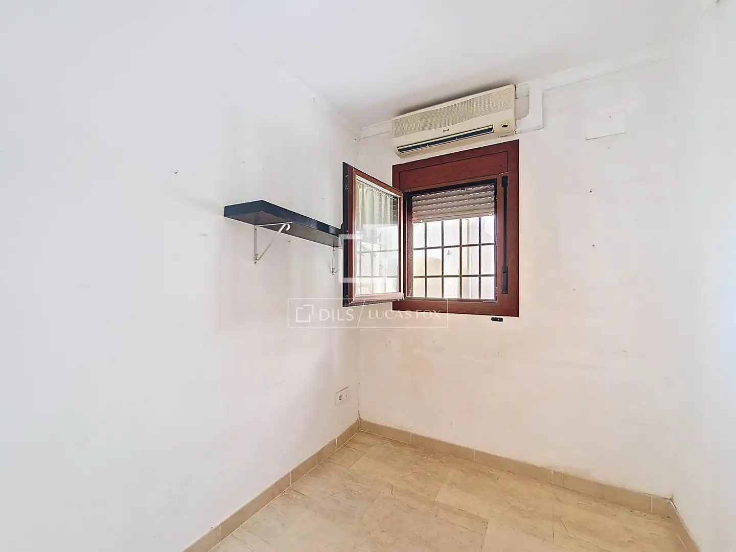 Bedroom of Flat for sale in Vilanova i la Geltrú  with Air Conditioner and Heating