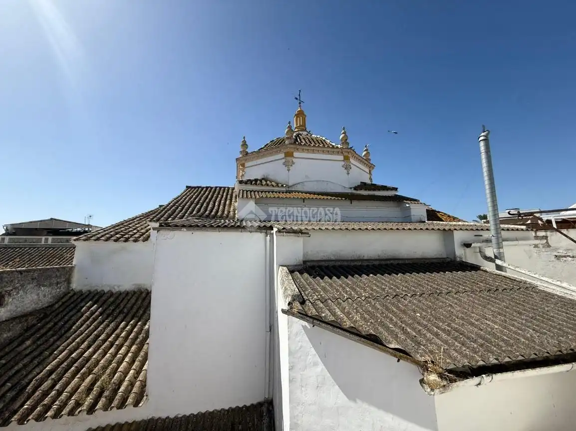 Vista exterior de Casa adosada en venta en Arahal con Balcón