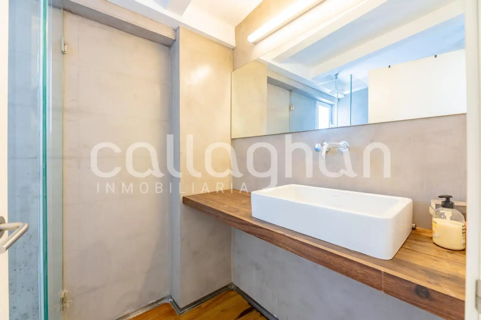 Baño de Ático en venta en Valencia con Calefacción, Terraza y Trastero
