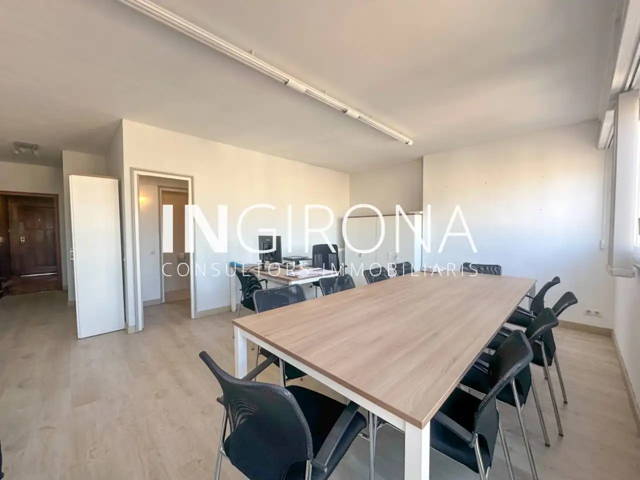 Office for sale in Girona  with Air Conditioner and Heating