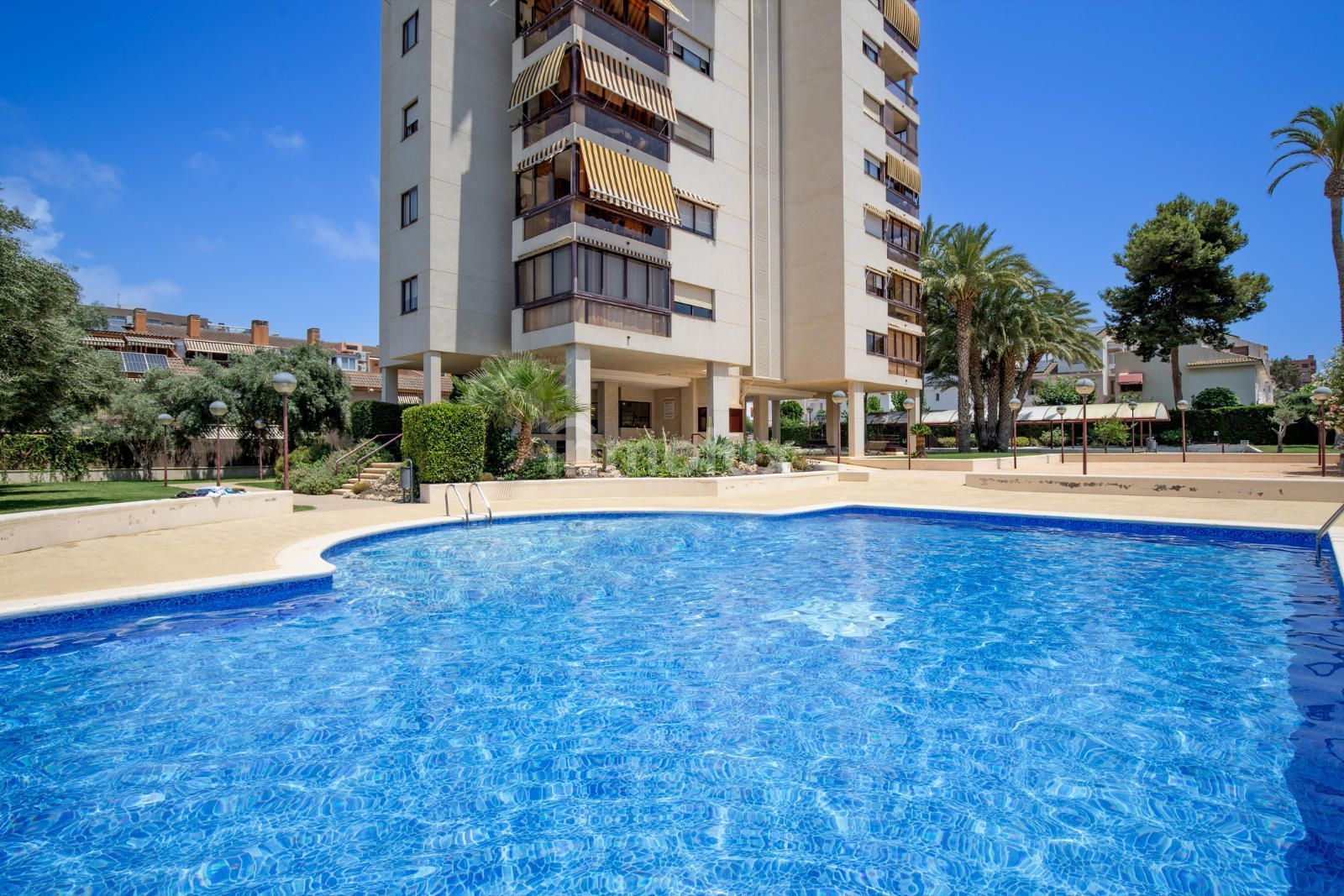 Swimming pool of Flat for sale in Alicante / Alacant  with Air Conditioner, Heating and Terrace