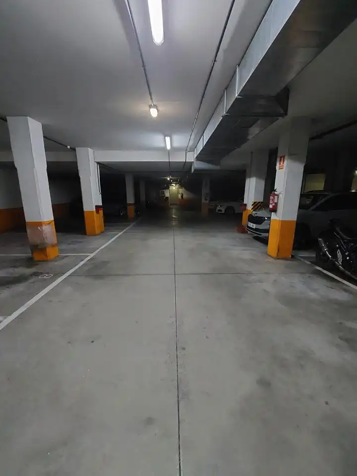 Parking de Piso en venta en Gijón  con Calefacción, Trastero y Amueblado