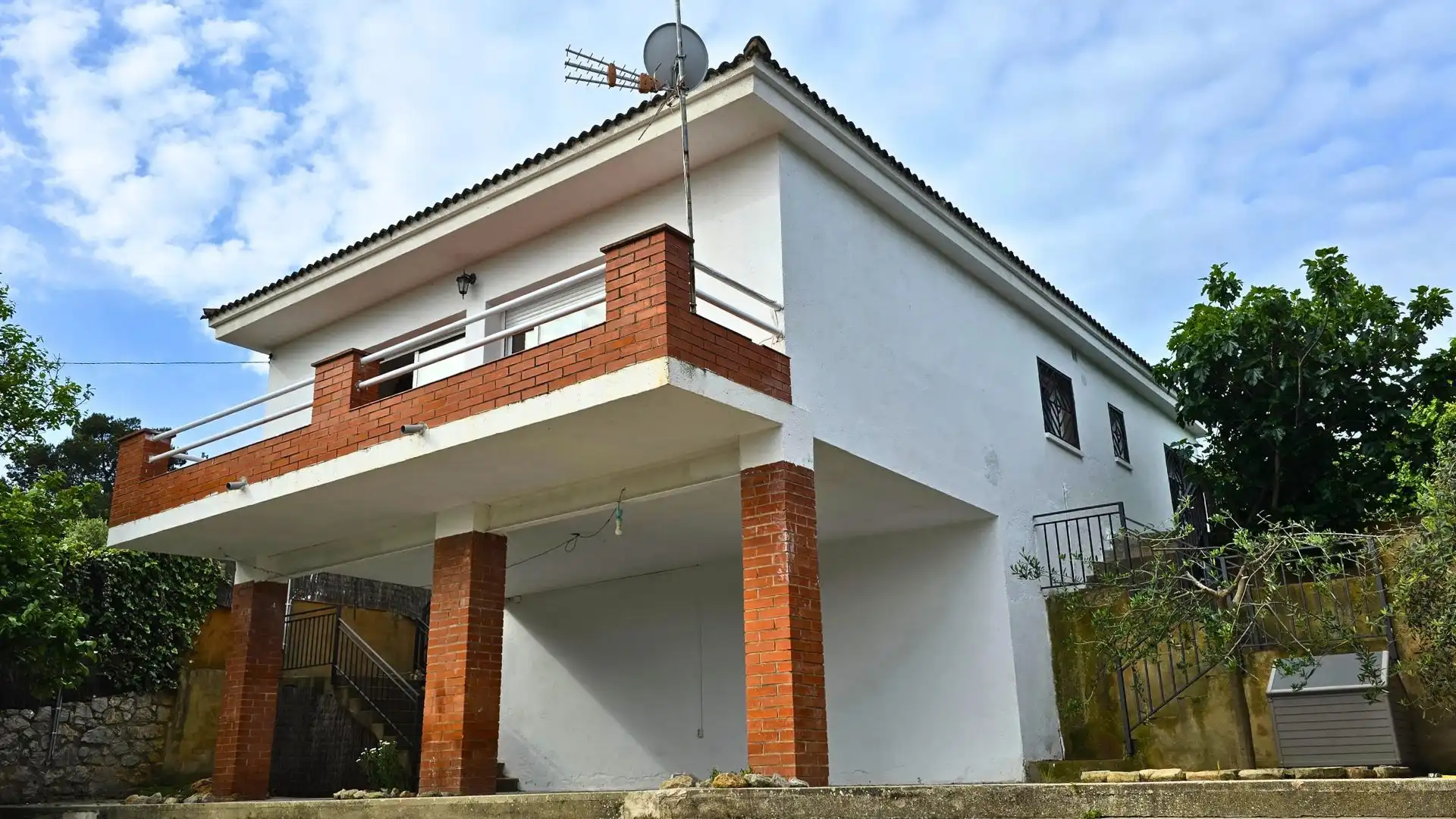 Außenansicht von Haus oder Chalet zum Verkauf in Torrelles de Foix mit Privatgarten, Terrasse und Abstellraum