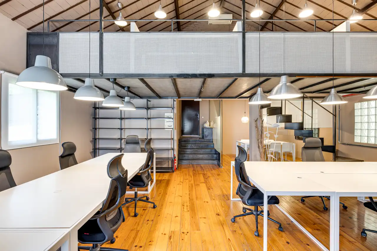 Büro zur Miete in Barcelona mit Klimaanlage, Heizung und Terrasse