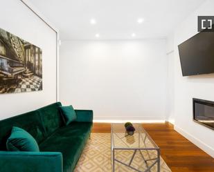 Living room of Flat to rent in  Madrid Capital  with Air Conditioner, Heating and Furnished