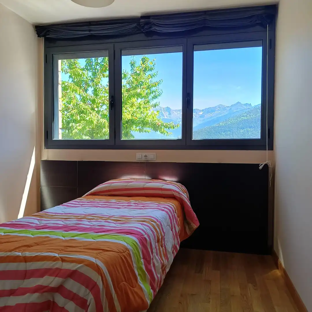 Habitación de Apartamento en venta en Vielha e Mijaran con Calefacción, Terraza y Balcón