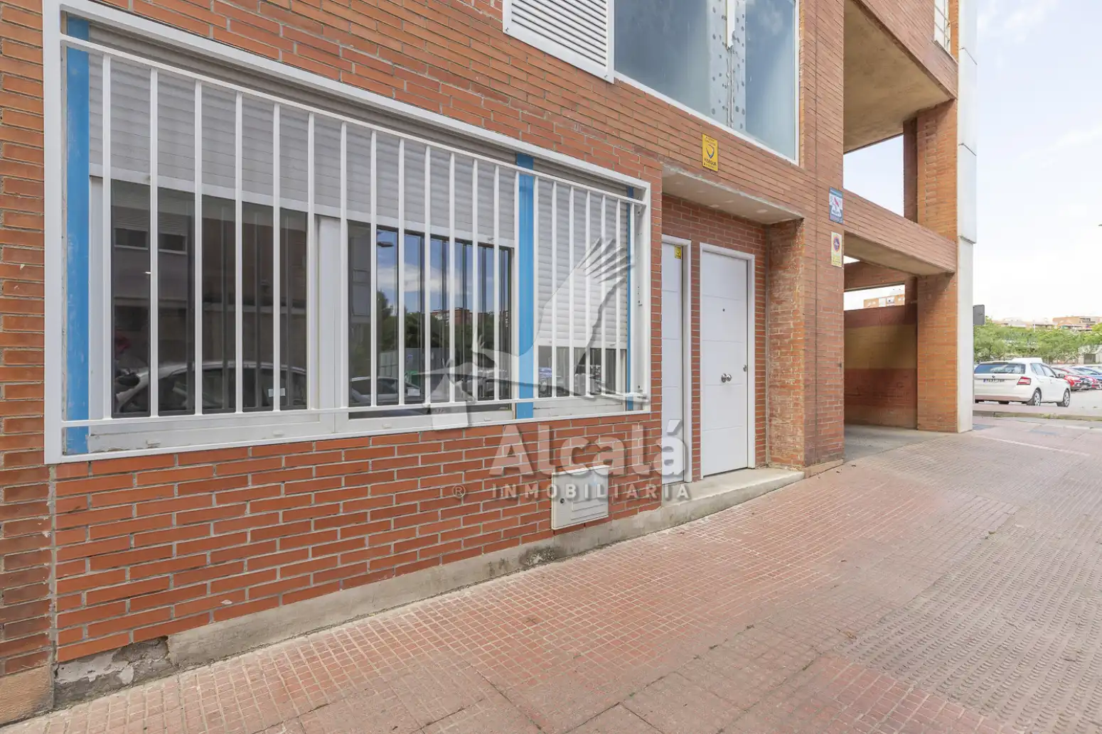 Vista exterior de Local en venta en Alcalá de Henares con Aire acondicionado