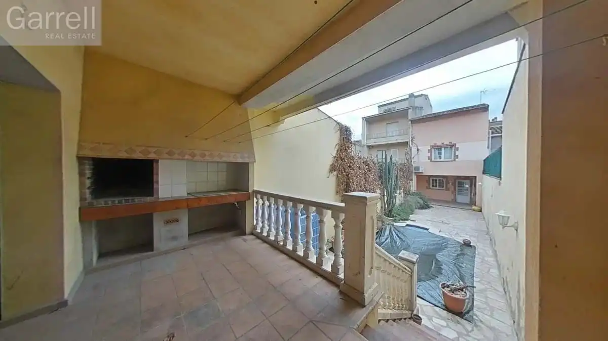 Adossat amb piscina en venda a Carrer Figueres, imagen 3